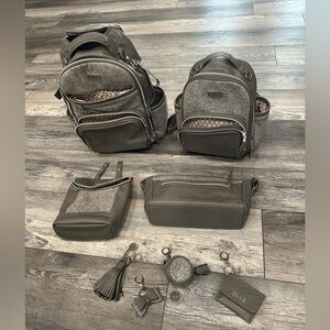 Itzy ritzy diaper bag bundle